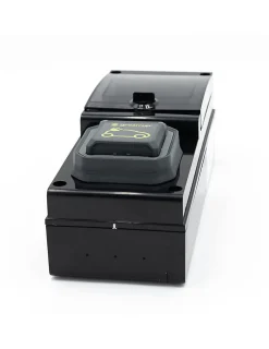 Carré Rouge Borne De Recharge Avec Horloge équipée D'une Prise Green'up Complète Avec Protections