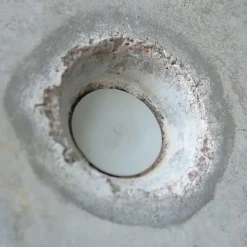 Sopgal Bouchon d'étanchéité hydro-expansible pour tubes muraux. Se dilate avec l'eau, obturant les trous dans murs après le décoffrage