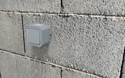 Legrand Interrupteur Étanche-Bouton poussoir Plexo gris en saillie