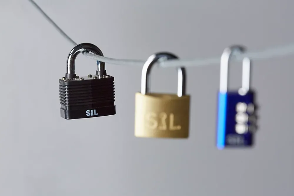 Smith & Locke Cadenas, Antivol-Cadenas à combinaison en aluminium coloris bleu l.21 mm anse en acier