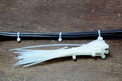 Velamp Fixation Et Raccordement Du Câble-Colliers de fixation en nylon. Blancs. 2,5x100 - 100pces