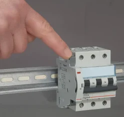 Legrand Autre Commande Modulaire-Contact auxiliaire inverseur 6 A - 250 V~