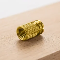 Diall 4 écrous inserts Laiton M4 ø5 mm x L. 9 mm