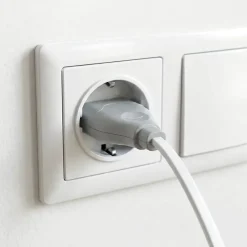 Diall Fiche électrique mâle 6A métal