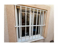 Adaptta Cerrajería Adaptable Grille de défense réglable pour fenêtre (largeur et hauteur) de 55x95 cm à 100x165 cm blanche