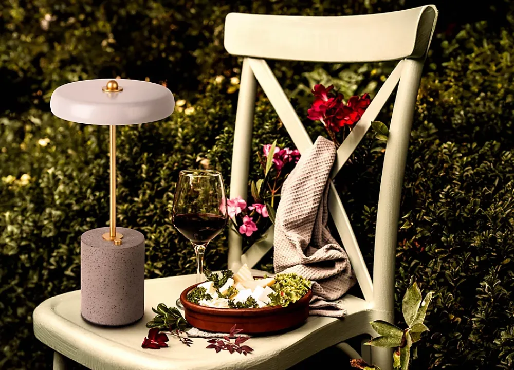 Näve Lampe de table à accu 'SETA' grise 30 cm de haut en métal et béton, avec LED fixe