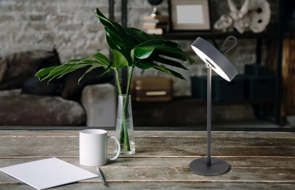 Näve Baladeuse-Lampe de table LED rechargeable magnétique 'ELLA' pour l'extérieur et l'intérieur, en métal et plastique gris, hauteur 35 cm