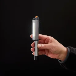 Diall lampe d'inspection LED 120 lumens aimantée autonomie 8h fonctionne avec 3 piles AAA (LR03)