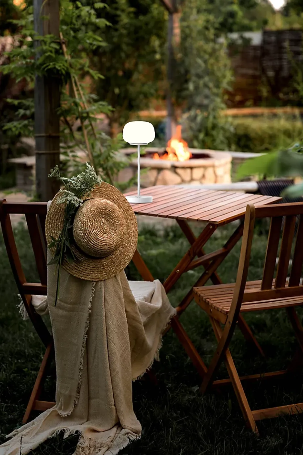 Näve Baladeuse-Lampe LED à accu/de table 'PINA' 30 cm de haut, en métal (blanc) et verre (blanc), LEDs intégrés, blanc chaud
