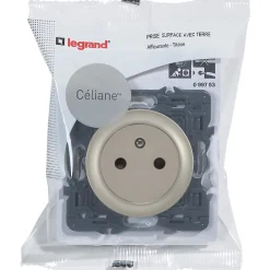 Legrand Mécanisme de prise de courant avec terre affleurante Céliane 16A titane