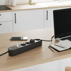 Jacobsen Multiprise-Multiprise 4 prises + 2 USB 1.5 m noire
