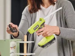 Ryobi Pistolet à colle RGLU18 ( sans batterie)
