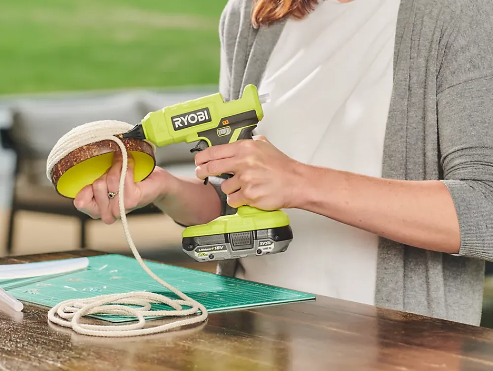 Ryobi Pistolet à colle RGLU18 ( sans batterie)