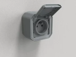 Legrand Prise Plexo gris en saillie 220V