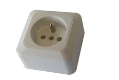 Dio Boite D'Encastrement-Prise 2P+T en saillie Celesta - blanc -