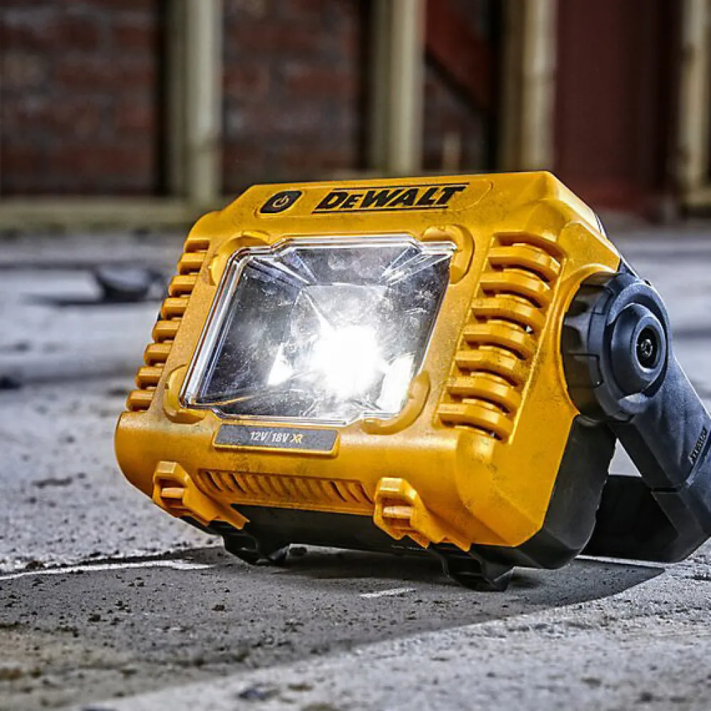 DeWalt Projecteur de chantier compact XR 12/18/54 V (sans batterie ni chargeur) - - DCL077-XJ