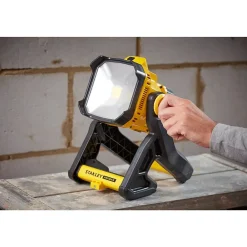 Stanley FatMax Projecteur de chantier SFMCL030B-XJ v20 18V (sans batterie)